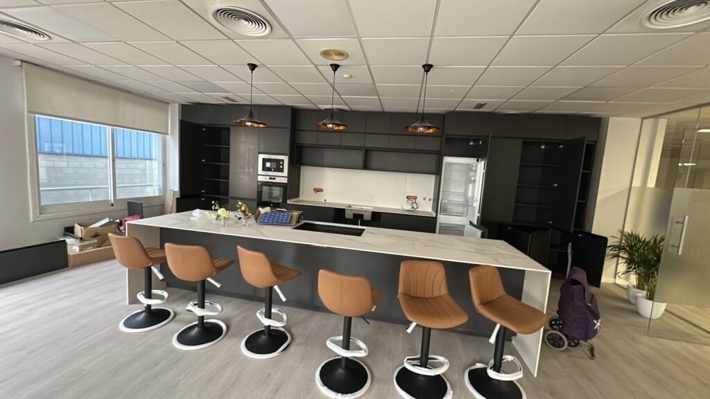 Cash & carry Horeca de 2.500 m2 a l'Hospitalet de Llobregat, projecte de Landmark